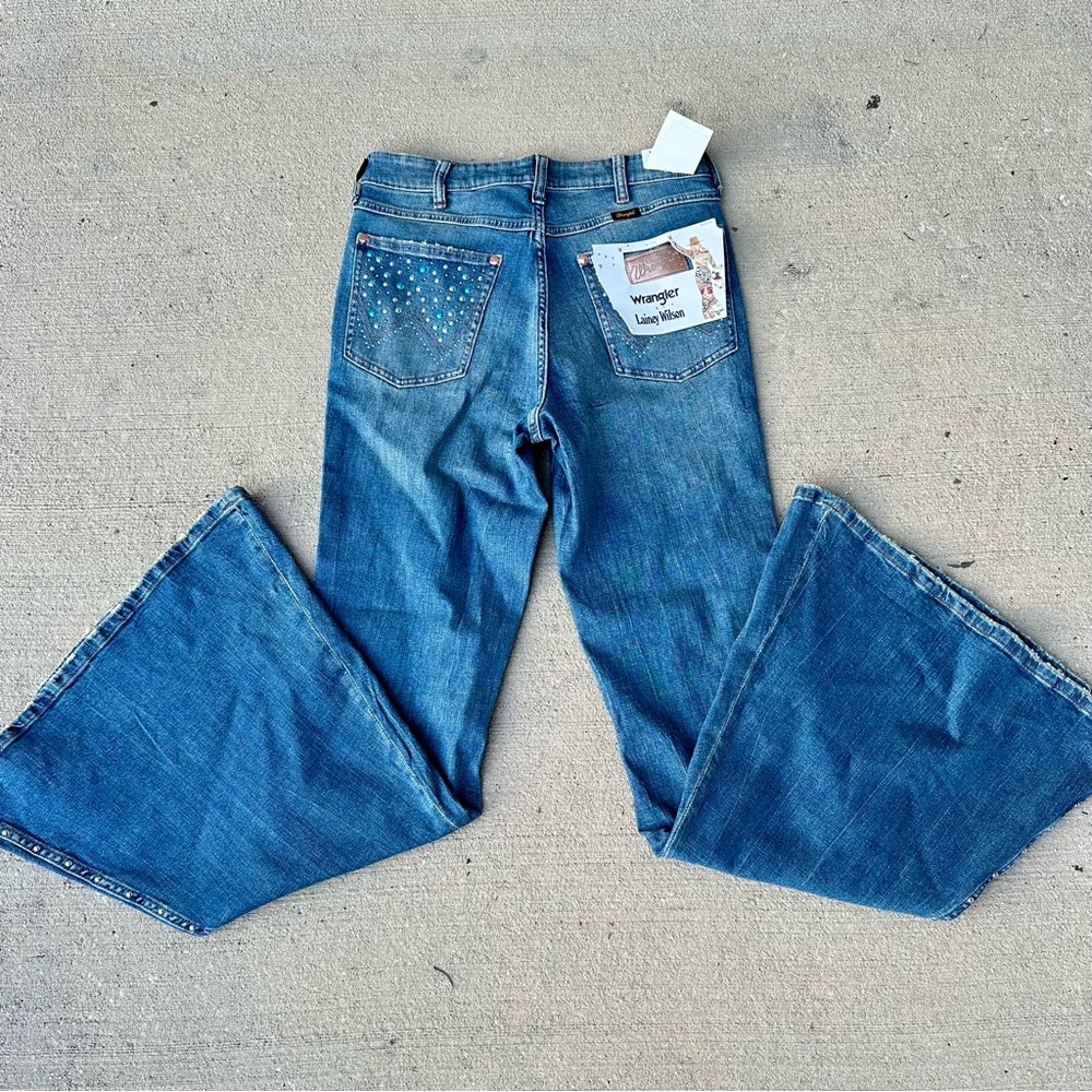 New With Tags Lainey Wilson Wrangler Flare Jeans